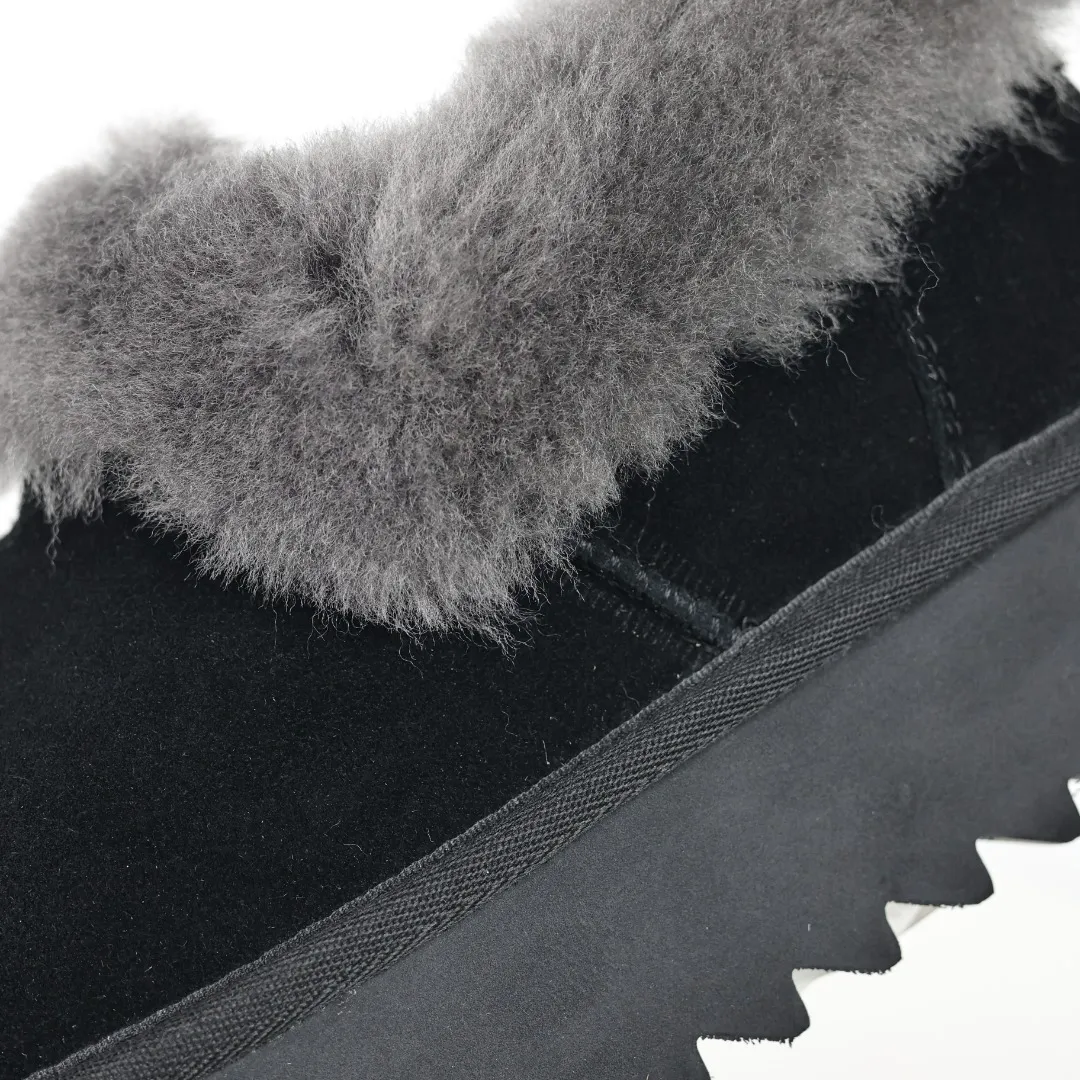 Pick up locally 💰580 Core recommendation Good price It is a very suitable choice for home use. In recent years, uug has launched a series of styles, which are partially geared towards the preferences of young consumers and have also moved to the forefront of fashion trends. Shoe body material: water-repellent coated suede upper, 17 mm UGGPURE™ implantable wool insole, lightweight non-slip and comfortable rubber outsole, with brand LOGO and trademark, with full packaging Size: 35 36 37 38 39 40